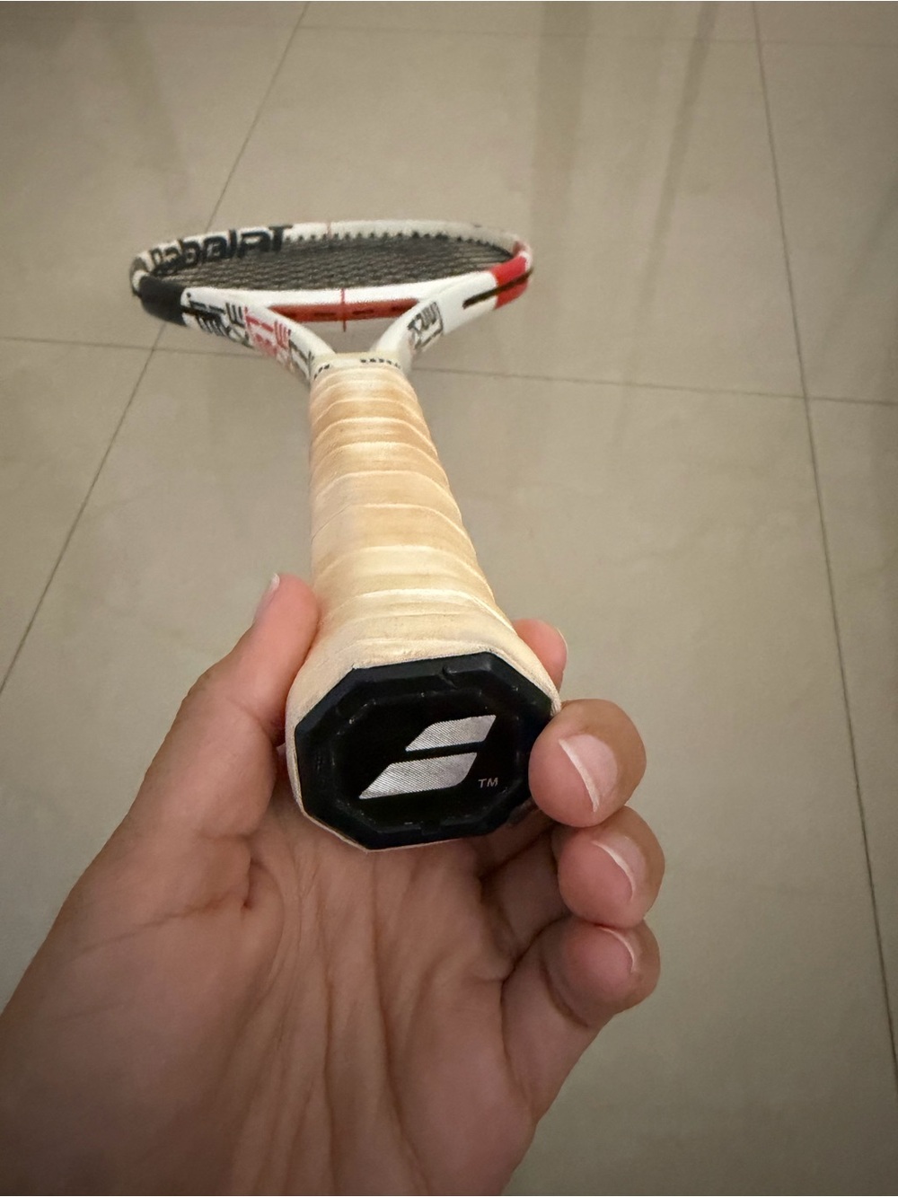 White and Red Tennis Racket - Unbranded High-Performance Racquet - Picture 4 of 5